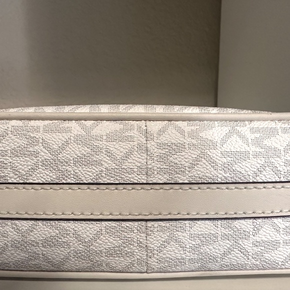 Michael Kors Jet Set Charm Shoulder Bag - Picture 3 of 5